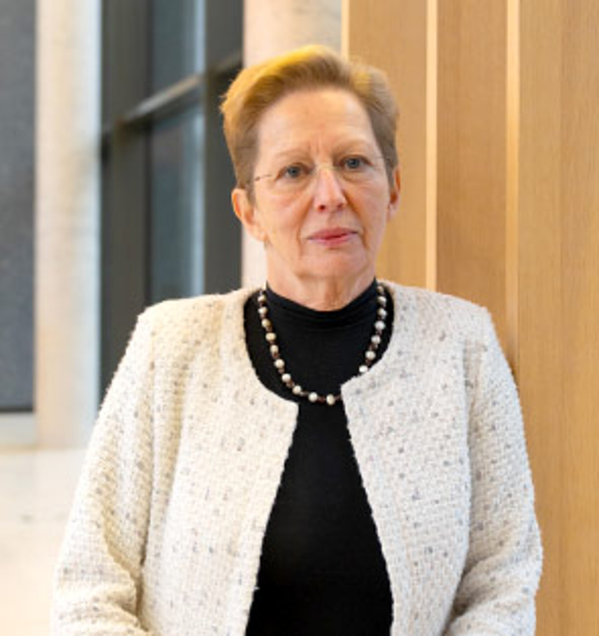Monika Schuster (CFO)