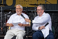 Foto von D. Christian Bender und Steve Mason (CRO), die während dem Bender Sommerfest auf der Bühne standen