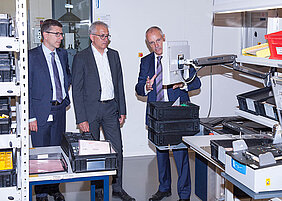 Hoher Besuch in Grünberg: Wirtschaftsminister Tarek Al-Wazir von Bender GmbH & Co. KG beeindruckt