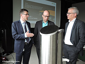 Hoher Besuch in Grünberg: Wirtschaftsminister Tarek Al-Wazir von Bender GmbH & Co. KG beeindruckt