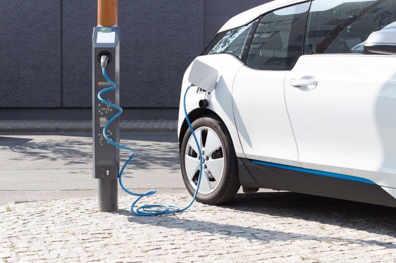 Elektroauto an Ladesäule