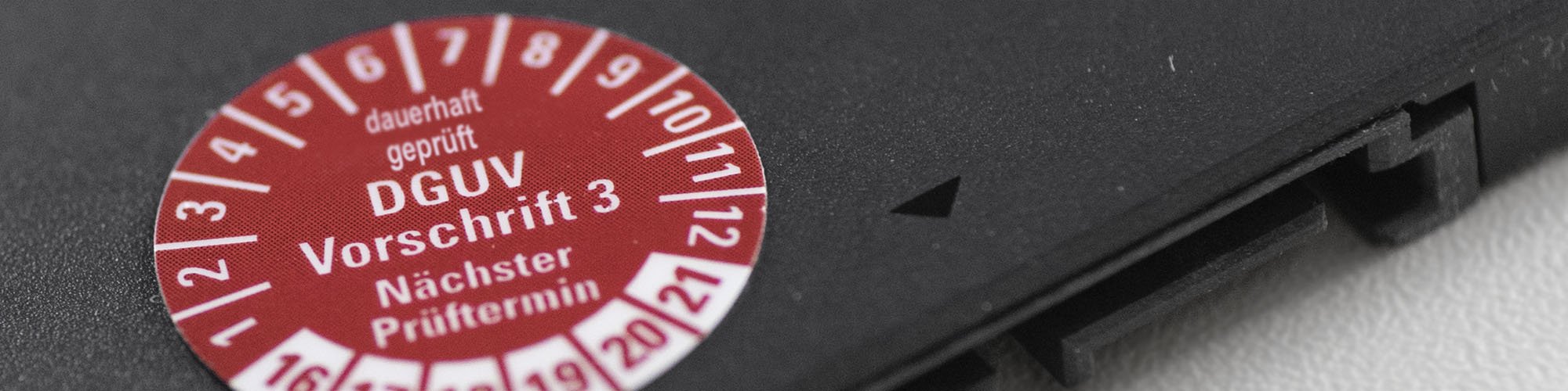 Wiederkehrende Prüfung ohne Anlagenabschaltung nach DIN VDE 0105-100, DIN VDE 0100-600 und DGUV V3 Wiederkehrende Prüfung ohne Anlagenabschaltung nach DIN VDE 0105-100, DIN VDE 0100-600 und DGUV V3