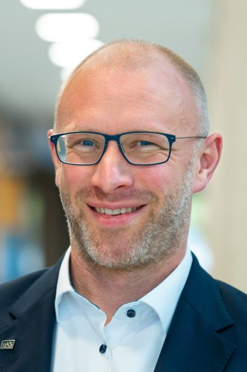 Mann mit Brille