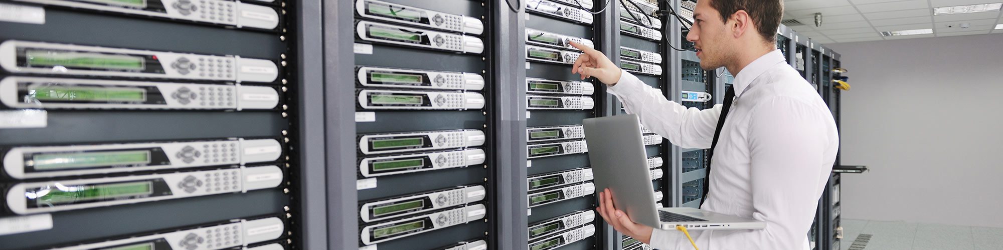 Unterbrechungsfreier Betrieb im Serverraum Unterbrechungsfreier Betrieb im Serverraum