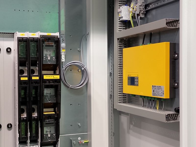 Schaltschrank mit ISOMETER® isoPV1685DP