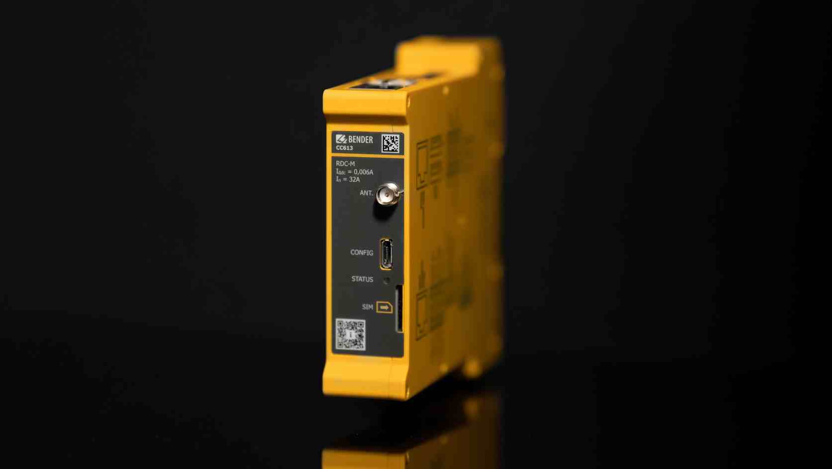 Ein gelber Ladecontroller CC613