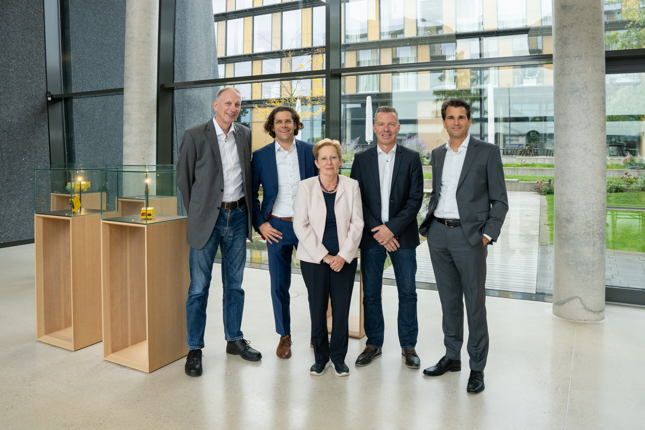The five members of the management board of Bender staying in an hall